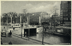 856410 Gezicht op de Catharijnebrug te Utrecht.